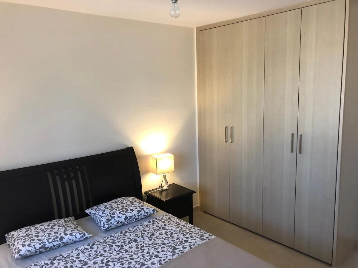 Tranquil Country Condo 라르나카